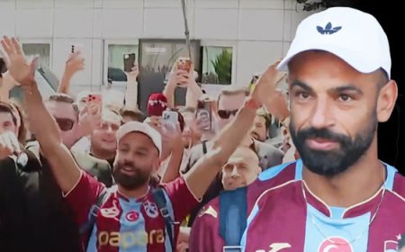 Trabzonspor'un yeni yıldızı Mohamed Salah, İstanbul'a geldi! Taraftarla buluşup üçlü çektirdi