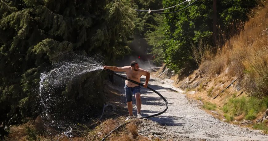 Alevler sahile ulaştı. Yunanistan'da yüzlerce itfaiyeci seferber oldu